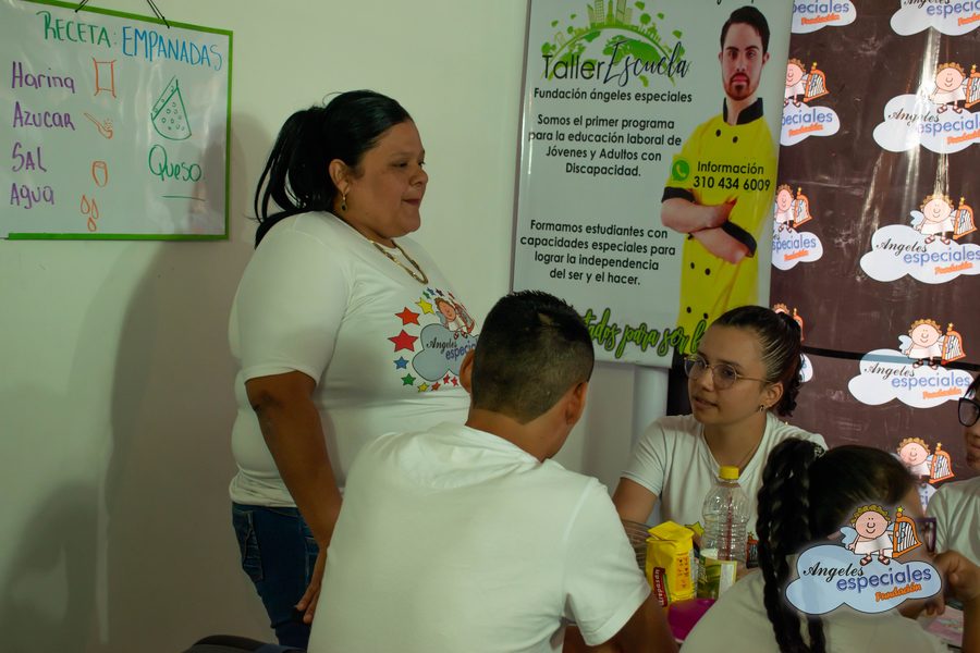 Estudiantes durante una clase en la sede de la Fundación