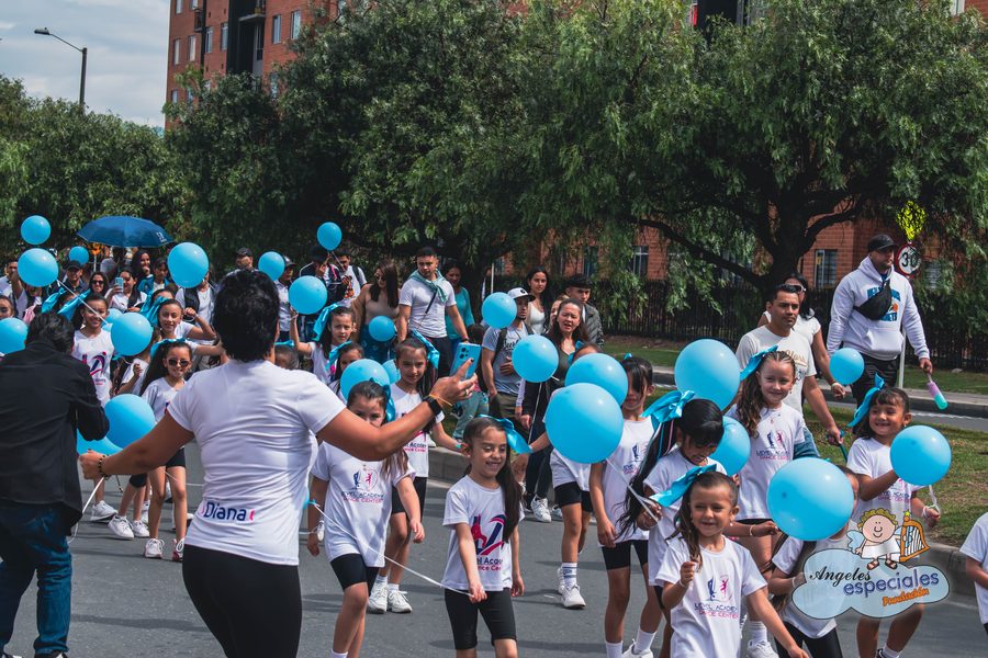 Familias en la caminata anual