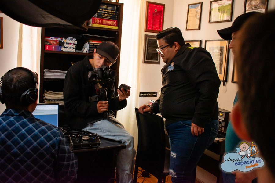 Estudiantes de la Fundación en una actividad artística